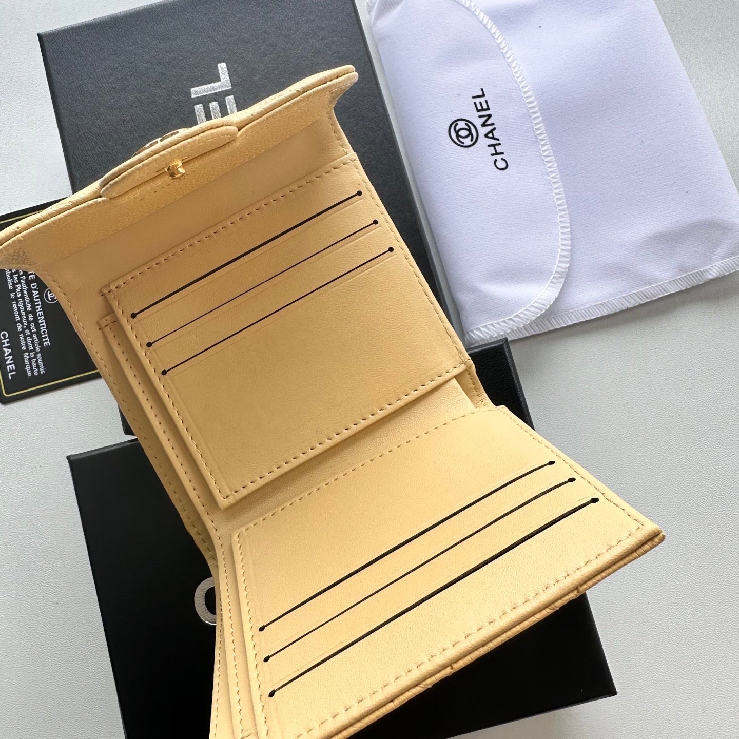 【シャネル】大人気コンパクト ♪マトラッセ♪三つ折り財布 キャビアスキン5色