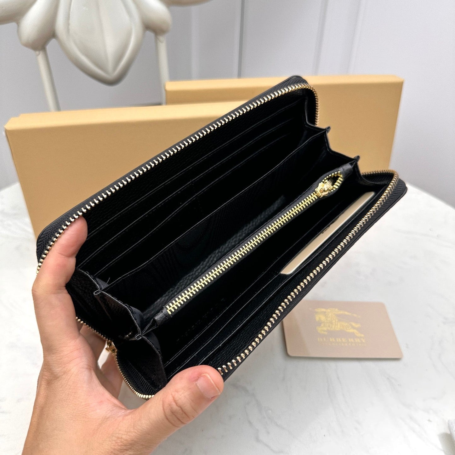 【バーバリー】送料関税込 大人気長財布 二つ折り コンパクト