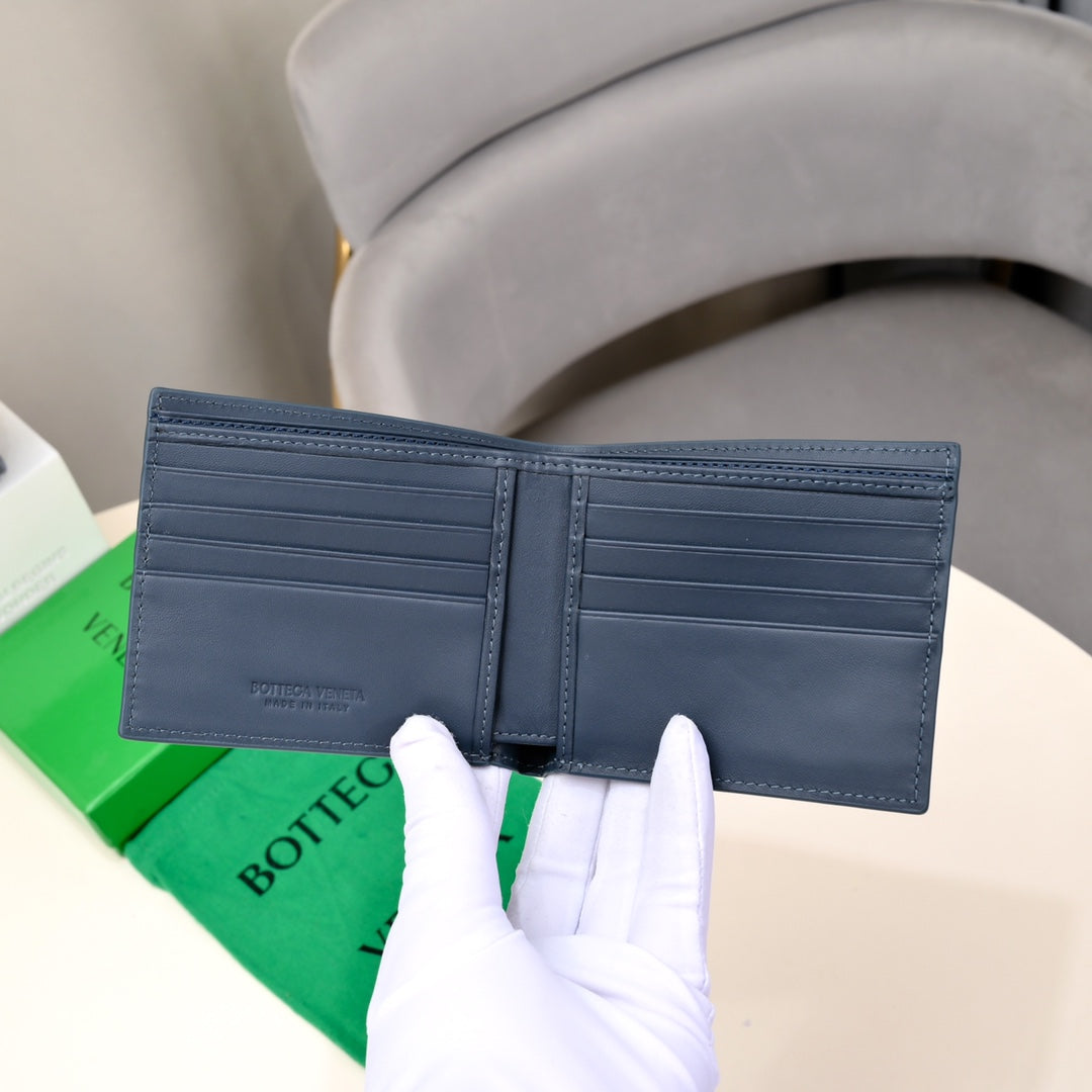 【ボッテガヴェネタ】春夏にぴったりの実用的で絶妙な短財布3色