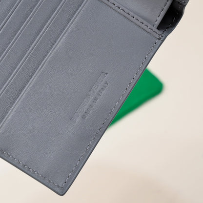 【ボッテガヴェネタ】春夏にぴったりの実用的で絶妙な短財布3色