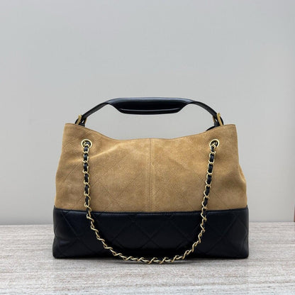 【シャネル】★秋冬のコーデに大活躍★HOBO バッグ★25A限定