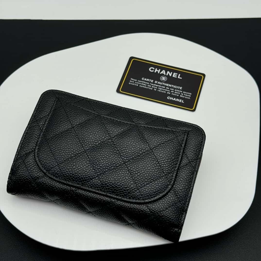 【シャネル】  2つ折り財布 キャビアスキン レザー ゴールド金具 財布A48667