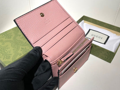 【グッチ】 スタイリッシュなデザイン 超薄型短財布 持ち運び楽々