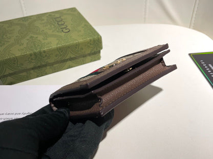 【グッチ】 個性派！超薄デザインの短財布 持ち運び便利