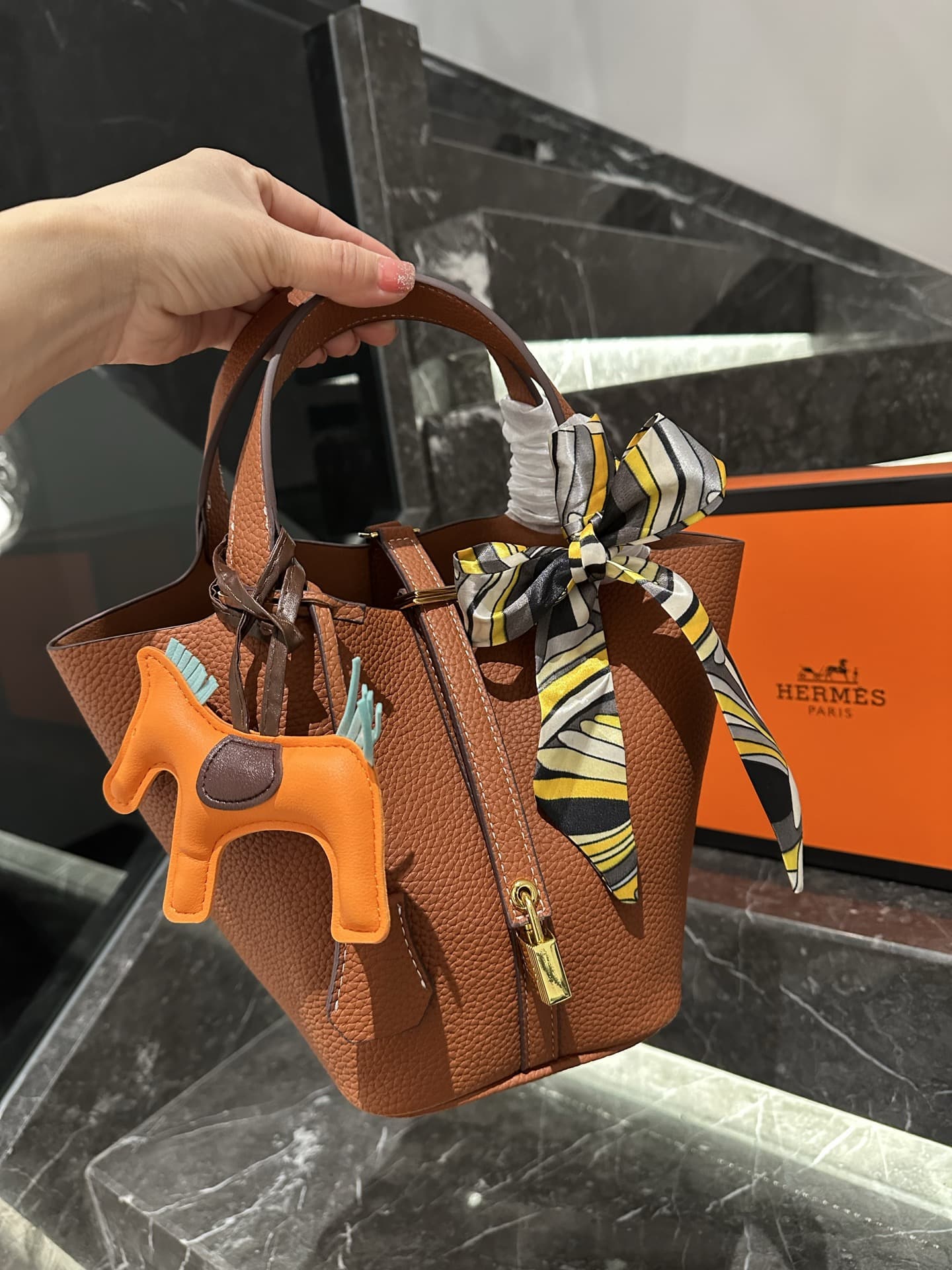 【エルメス】入手困難なピコタンロックPM18＋内袋＋ポニーペンダント＋スカーフ