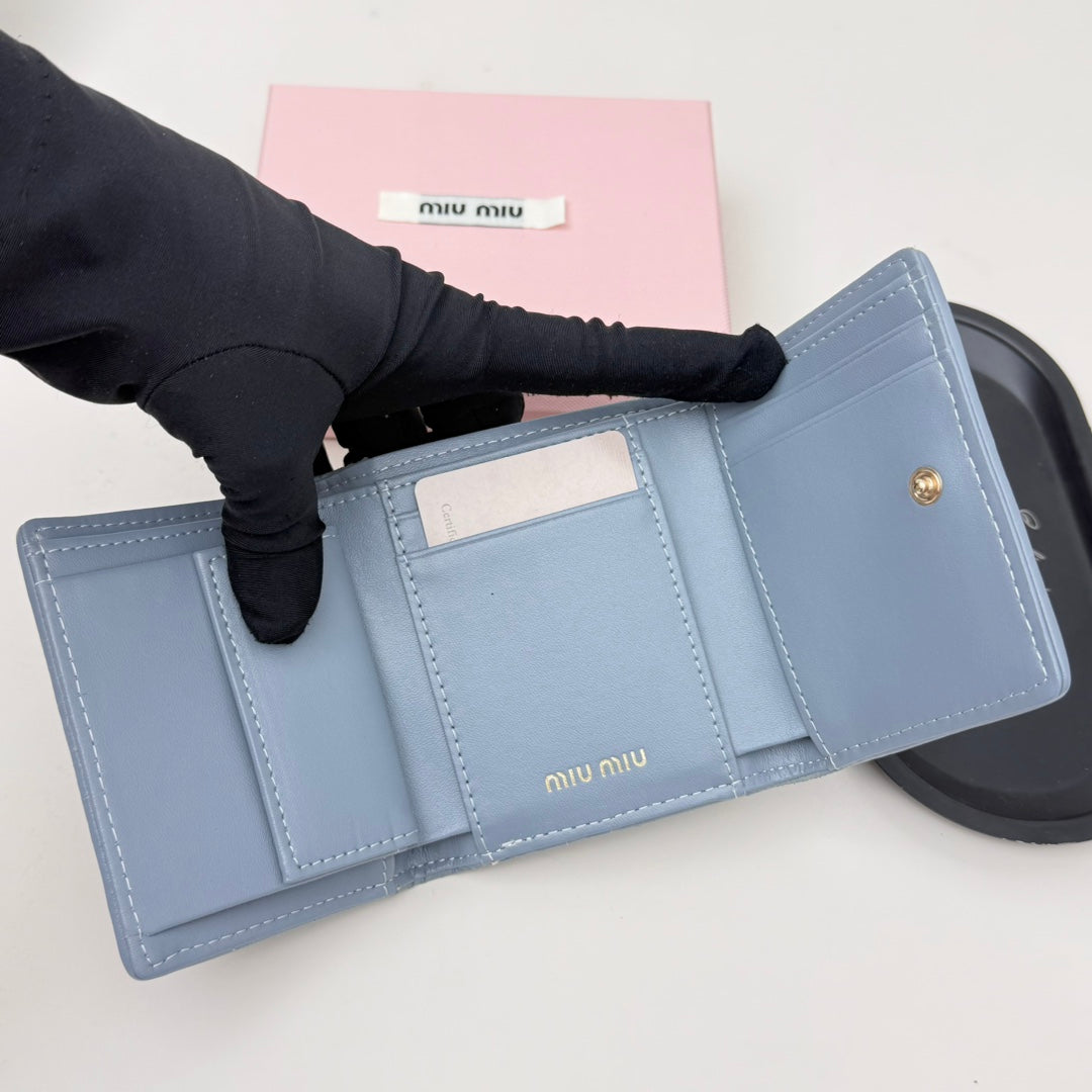 【ミュウミュウ】上品なデザイン♪おしゃれ】3つ折り財布3色