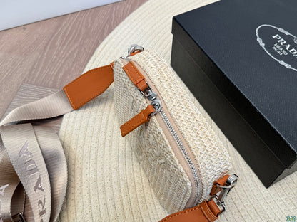 【プラダ】ラフィア素材の新作バッグ 高級感あふれるカラー展開