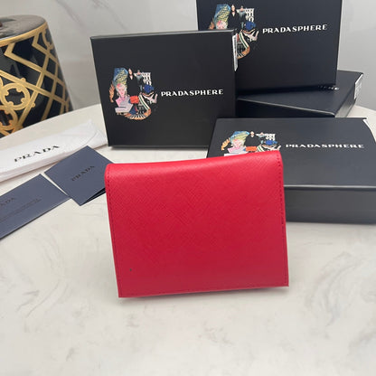 【プラダ】サフィアーノレザー使用 三角ロゴコインパース 春限定カラー展開中