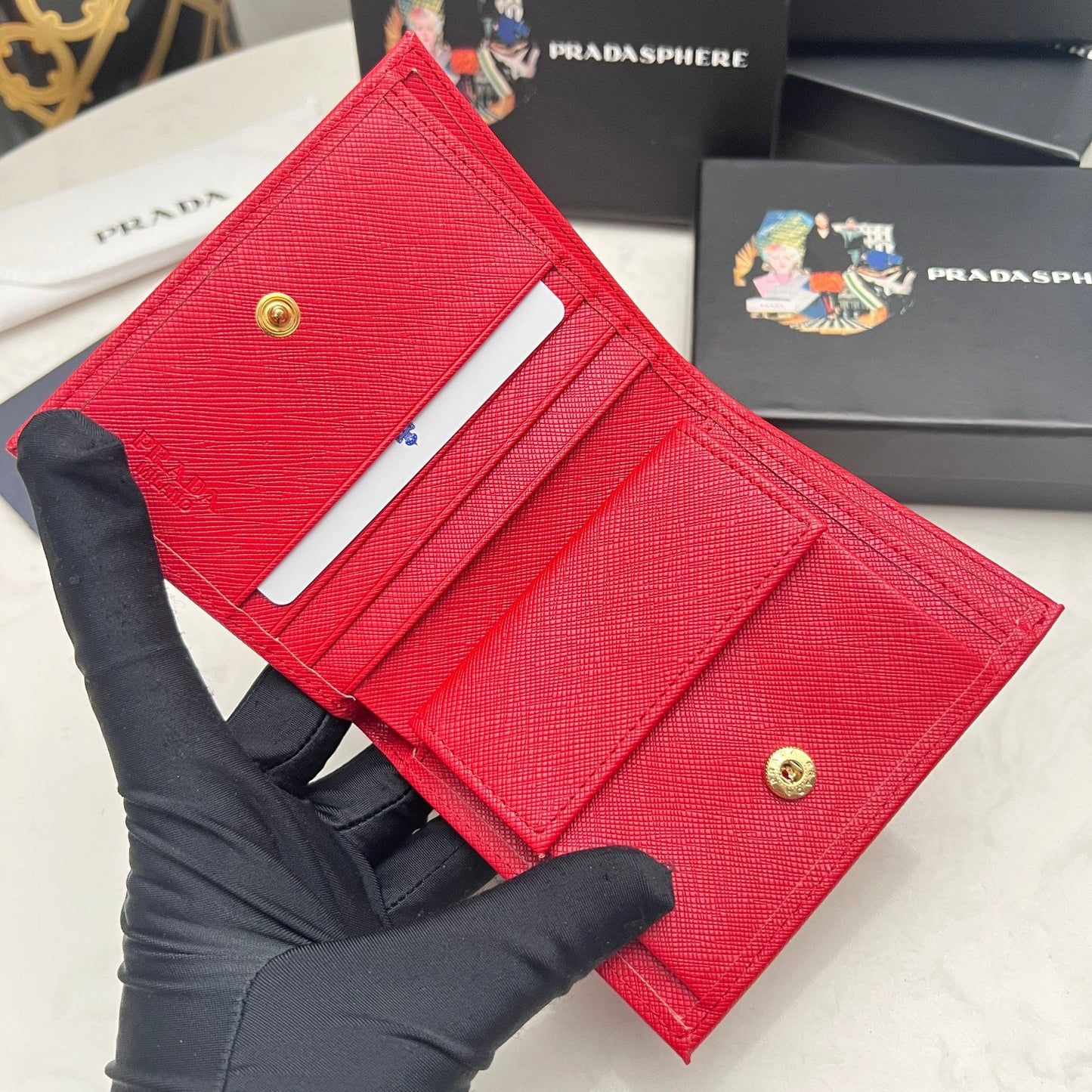 【プラダ】サフィアーノレザー使用 三角ロゴコインパース 春限定カラー展開中