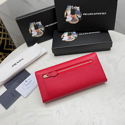 【プラダ】美しさと機能性を兼ね備えたフラップ长財布 今季注目