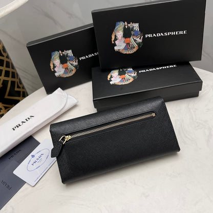 【プラダ】新作長財布 サフィアーノ素材で高級感満点