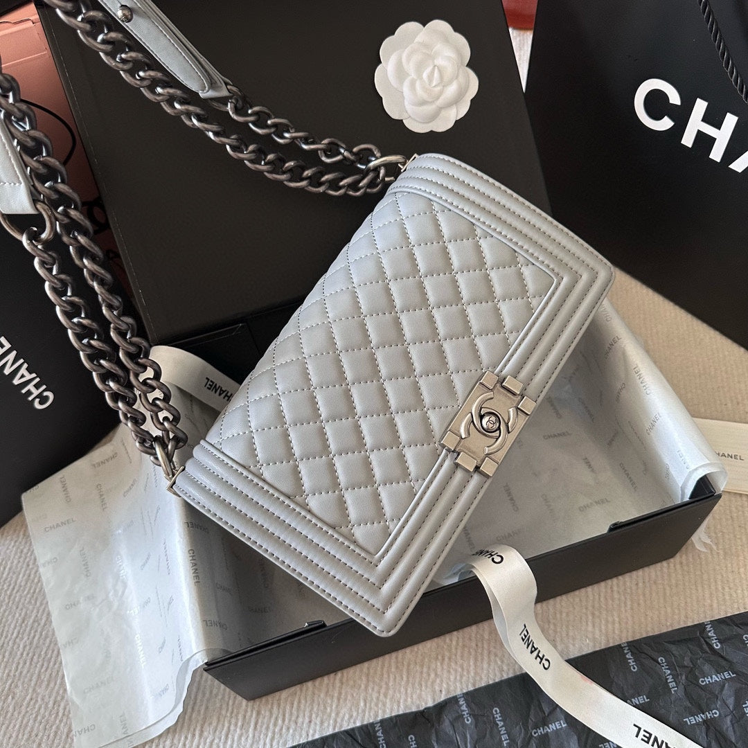 【シャネル】 新作 ボーイ シャネル バッグ カーフスキン-選べる8色