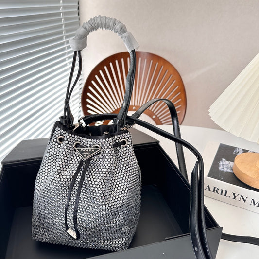 【プラダ】☆人気☆プラダ クリスタル サテン ミニポーチ