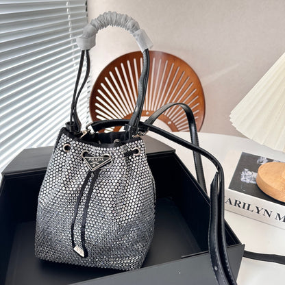 【プラダ】☆人気☆プラダ クリスタル サテン ミニポーチ