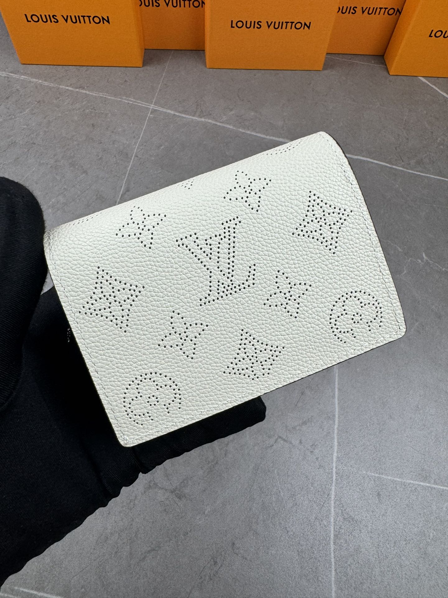 【ルイ・ヴィトン】大人気Cléaシリーズ 短財布 柔らかな牛革