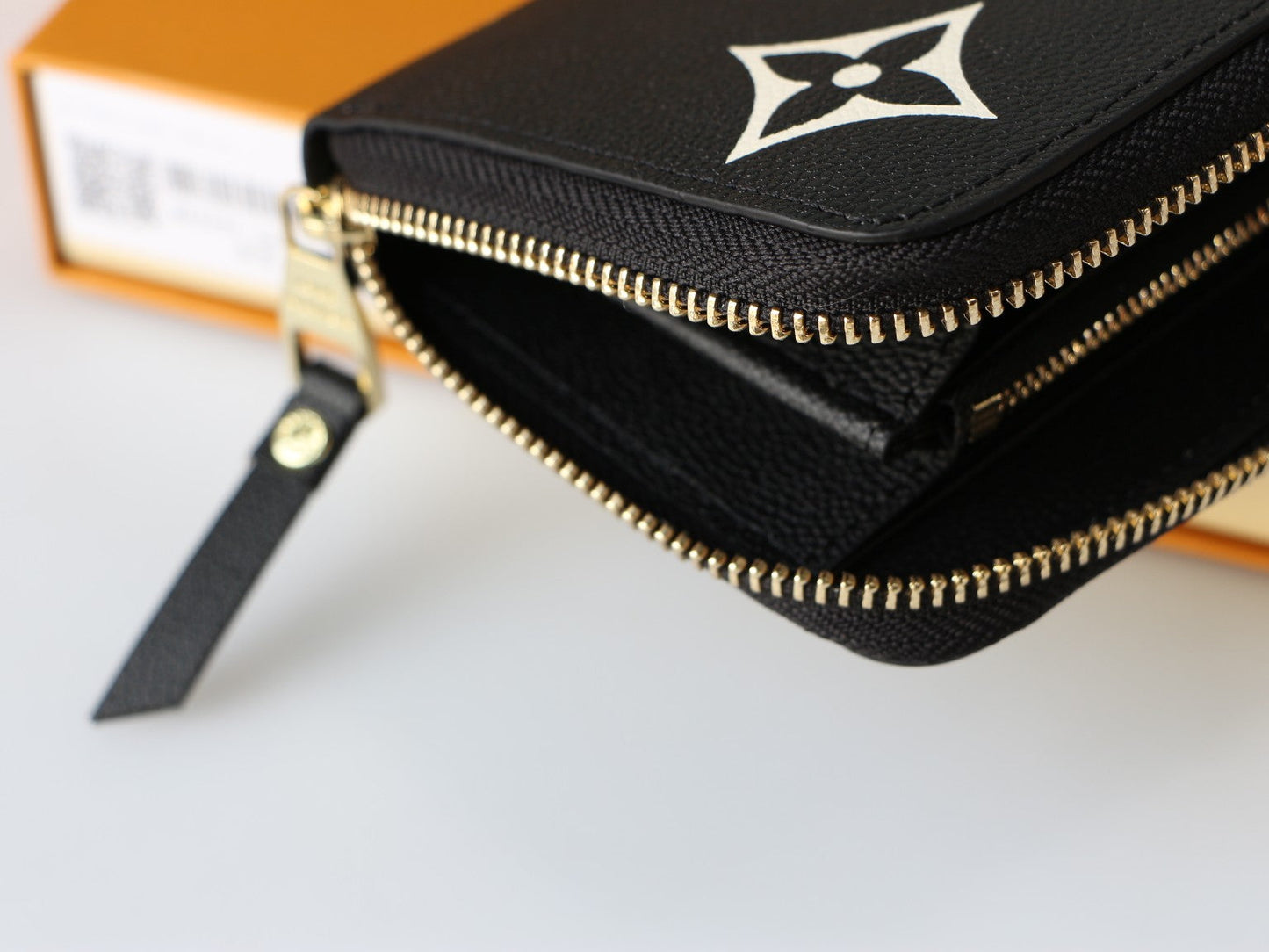 【ルイ・ヴィトン】大人気★男女共に人気★ジッピー・ウォレット ２色展開M80481 M69794