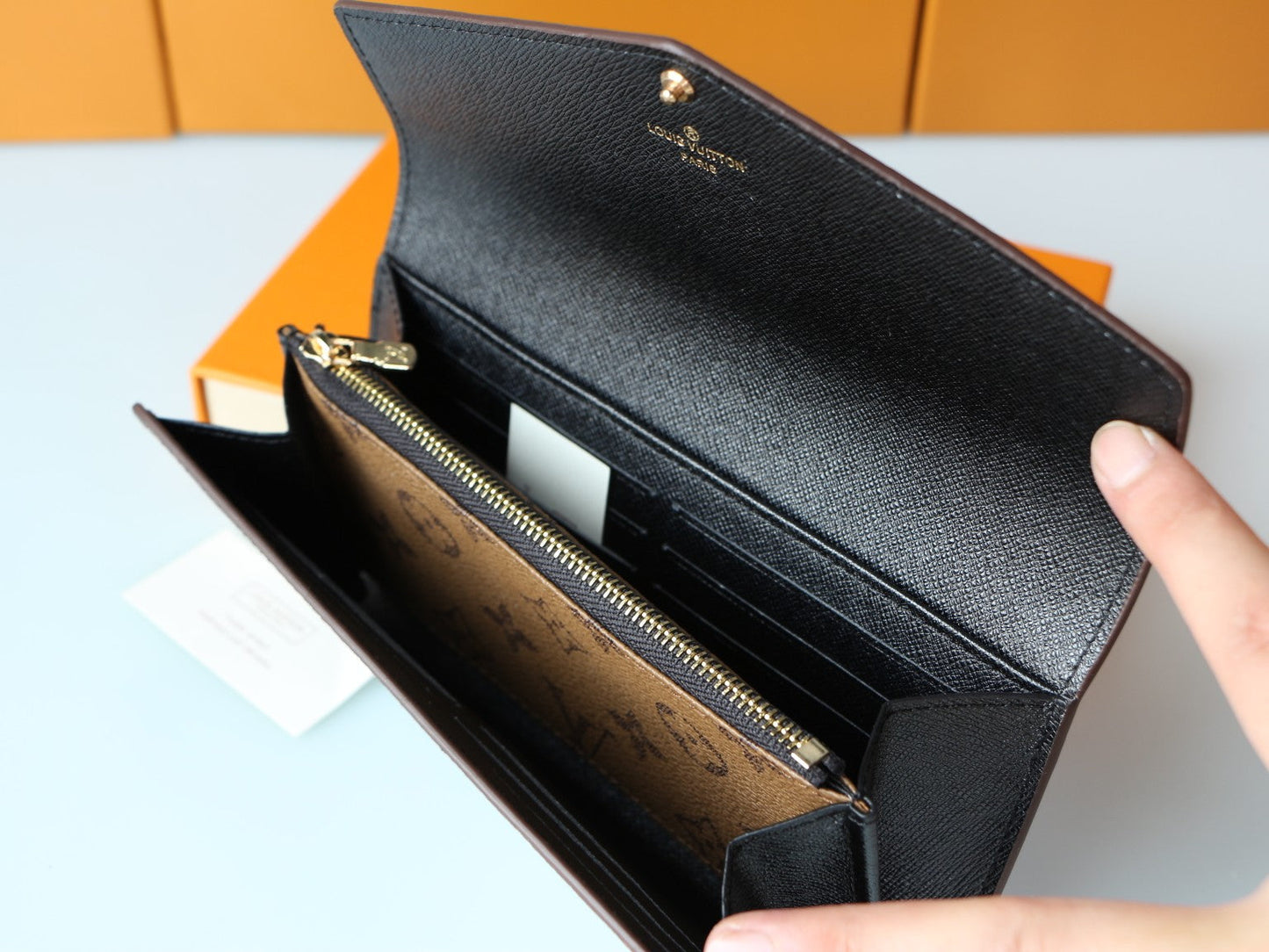 【ルイヴィトン】定番人気♪ ポルトフォイユ・サラ 長財布