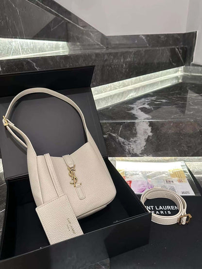 【サンローラン】LE5A7 BABY ソフト グレインレザー