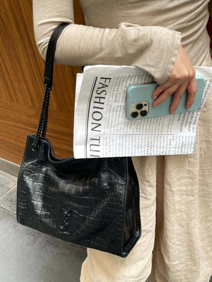 【サンローラン】話題のNikiクロコ型押しバッグ 実用性とデザイン性を両立