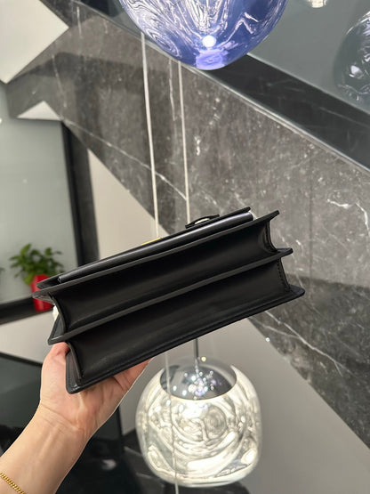 【サンローラン】スムースレザーのサンセットミディアム