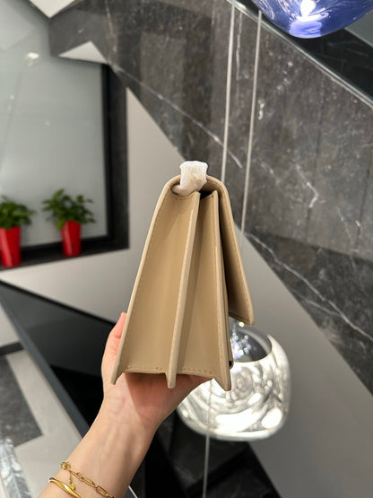 【サンローラン】スムースレザーのサンセットミディアム